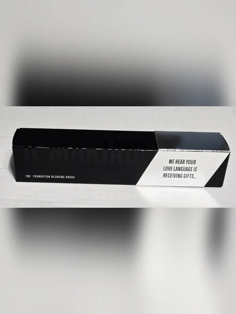 IL Makiage #100 Foundation Blending Brush Makeup Brush New in Box Gift Edition